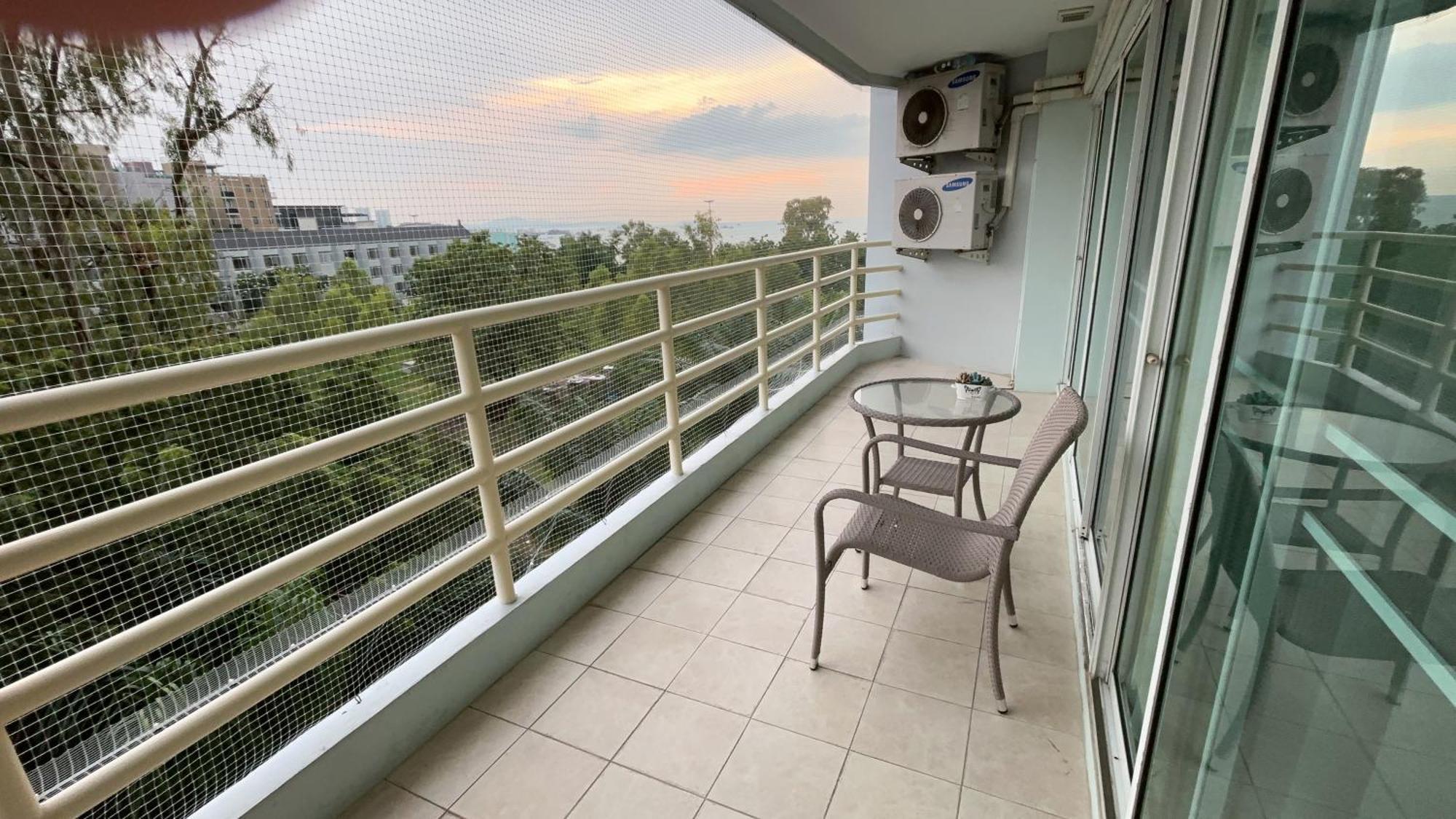 View Talay 6 Pattaya Beach By Anatolia Condo Suite Luaran gambar