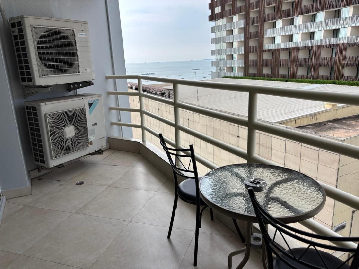 View Talay 6 Pattaya Beach By Anatolia Condo Suite Luaran gambar