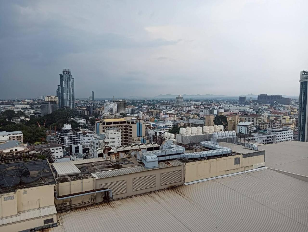 View Talay 6 Pattaya Beach By Anatolia Condo Suite Luaran gambar