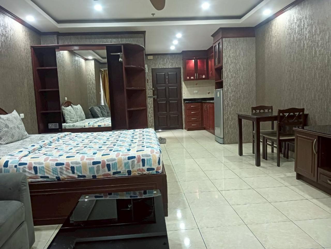 View Talay 6 Pattaya Beach By Anatolia Condo Suite Luaran gambar