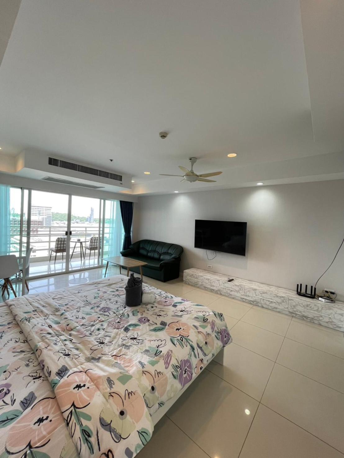 View Talay 6 Pattaya Beach By Anatolia Condo Suite Luaran gambar